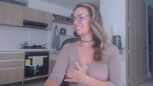 LovePaula online show from 12/15/25, 11:49