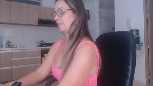 Snapshot of LovePaula chatting on 06/22/26, 12:49 LovePaula online show from 06/22/26, 12:49