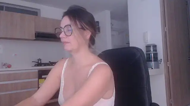 Snapshot of LovePaula chatting on 06/28/26, 12:28 LovePaula online show from 06/28/26, 12:28