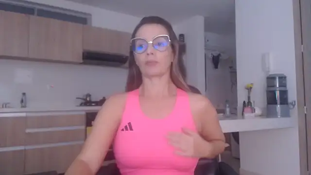 Snapshot of LovePaula chatting on 03/11/26, 10:59 LovePaula online show from 03/11/26, 10:59