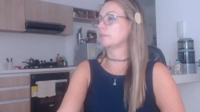 LovePaula online show from 10/23/25, 11:03