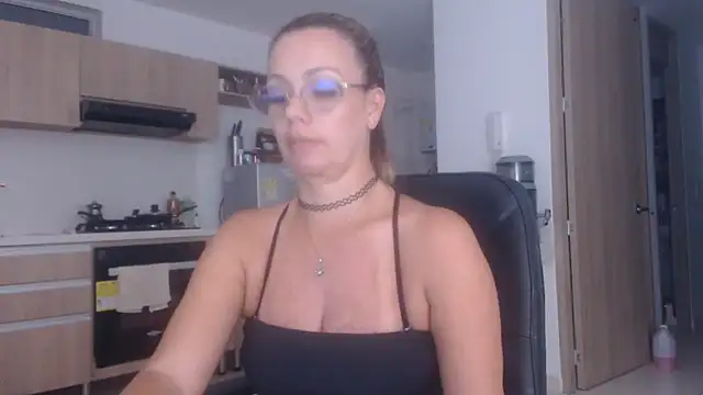 LovePaula online show from 10/23/25, 12:09