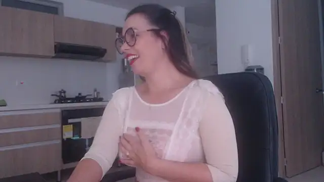 Snapshot of LovePaula chatting on 07/12/26, 11:44 LovePaula online show from 07/12/26, 11:44
