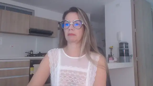 Snapshot of LovePaula chatting on 03/12/26, 12:09 LovePaula online show from 03/12/26, 12:09