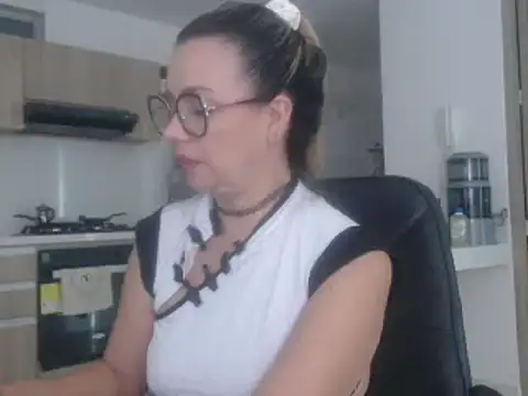 Snapshot of LovePaula chatting on 02/19/25, 02:01 LovePaula online show from 02/19/25, 02:01