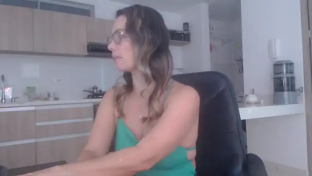 Snapshot of LovePaula chatting on 03/23/26, 02:17 LovePaula online show from 03/23/26, 02:17
