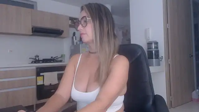 LovePaula online show from 12/22/25, 10:54