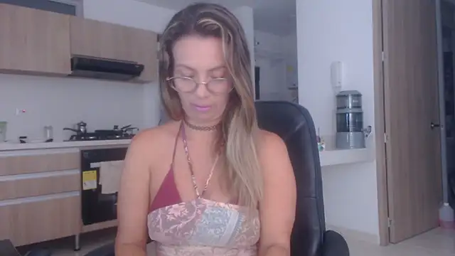 LovePaula online show from 11/22/25, 09:57