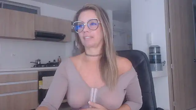 LovePaula online show from 10/25/25, 11:09