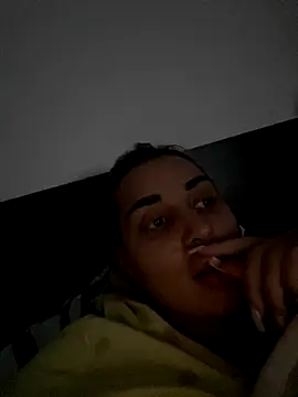 Snapshot of Giullyaxx chatting on 11/02/25, 03:28 Giullyaxx online show from 11/02/25, 03:28