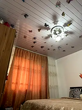 Snapshot of Giullyaxx chatting on 11/06/25, 09:02 Giullyaxx online show from 11/06/25, 09:02