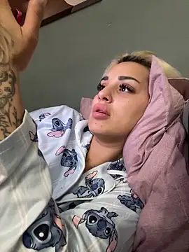 Snapshot of Giullyaxx chatting on 09/30/25, 08:48 Giullyaxx online show from 09/30/25, 08:48