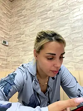 Snapshot of Giullyaxx chatting on 10/22/25, 05:45 Giullyaxx online show from 10/22/25, 05:45