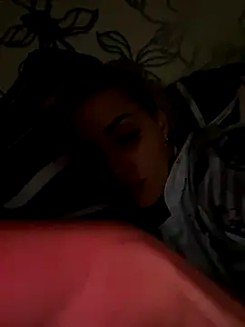 Snapshot of Giullyaxx chatting on 10/05/25, 09:16 Giullyaxx online show from 10/05/25, 09:16