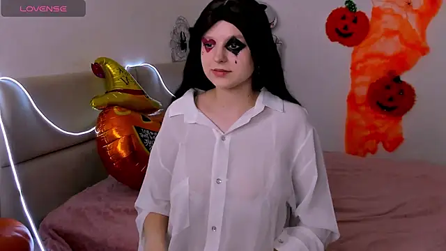 AishaAysitt online show from 10/31/25, 03:25