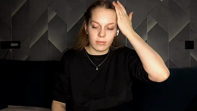 FoxLina online show from 10/20/25, 07:36