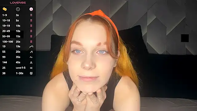 FoxLina online show from 12/04/25, 07:57