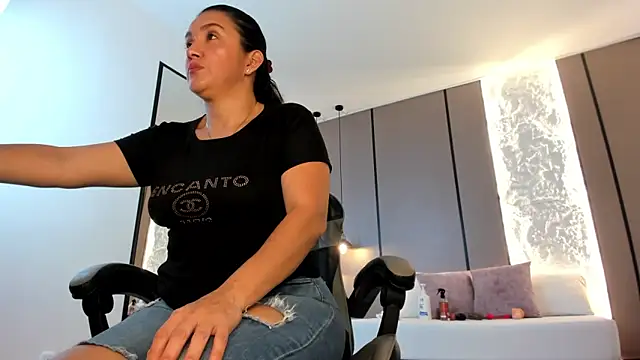 zoee zi online show from 02/11/26, 07:36