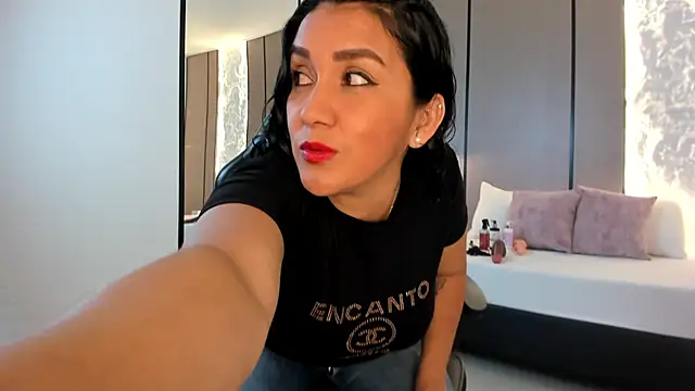 zoee zi online show from 12/04/25, 07:35