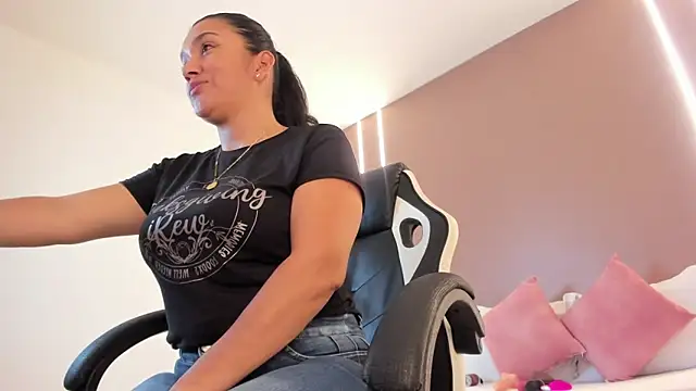 zoee zi online show from 02/06/26, 07:43