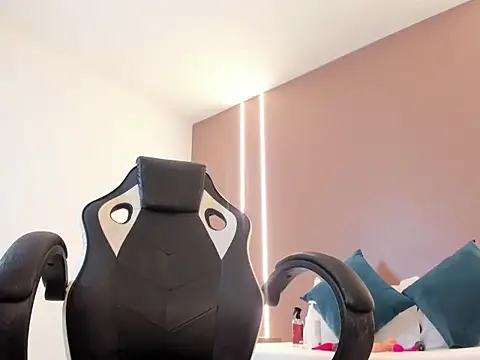 zoee zi online show from 03/14/26, 08:37