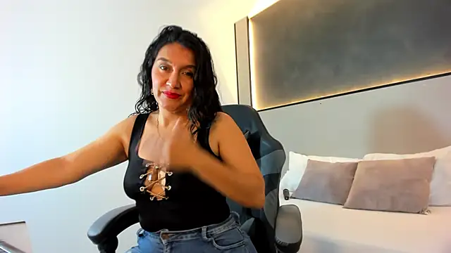 Snapshot of zoee_zi chatting on 10/18/25, 07:16 zoee zi online show from 10/18/25, 07:16
