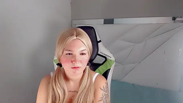 Snapshot of kathy_doll chatting on 10/20/25, 12:24 kathy doll online show from 10/20/25, 12:24
