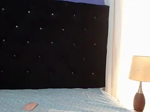 Snapshot of hilarymilky chatting on 11/04/25, 04:11 hilarymilky online show from 11/04/25, 04:11