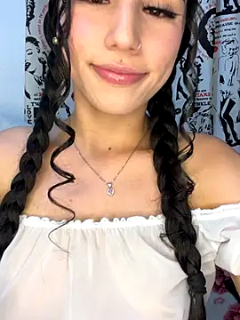 Snapshot of Linda_rouse chatting on 10/24/25, 11:04 Linda rouse online show from 10/24/25, 11:04