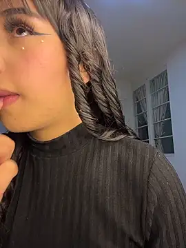 Snapshot of Linda_rouse chatting on 02/18/26, 02:53 Linda rouse online show from 02/18/26, 02:53