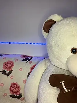 Snapshot of Linda_rouse chatting on 11/19/25, 10:32 Linda rouse online show from 11/19/25, 10:32