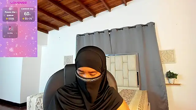 kalila latif online show from 11/17/25, 02:48