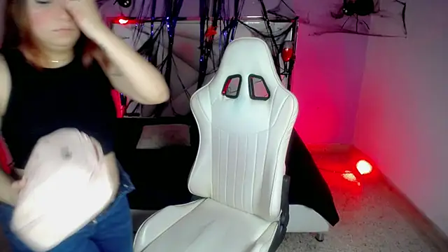 Isabela saenz online show from 10/25/25, 03:49