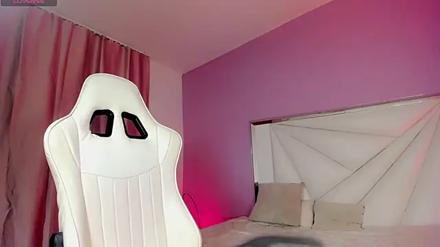 Isabela saenz online show from 10/10/25, 03:18