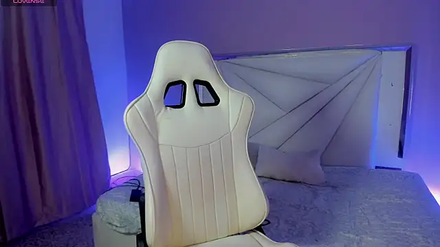 Isabela saenz online show from 10/13/25, 12:12