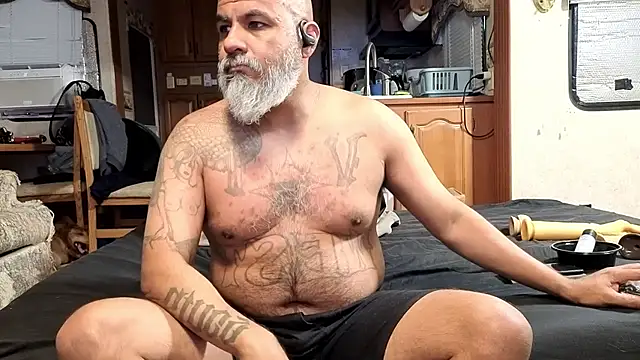 Snapshot of Clouds_4play chatting on 10/30/25, 06:49 Clouds 4play online show from 10/30/25, 06:49