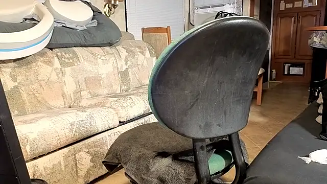 Snapshot of Clouds_4play chatting on 10/28/25, 02:34 Clouds 4play online show from 10/28/25, 02:34