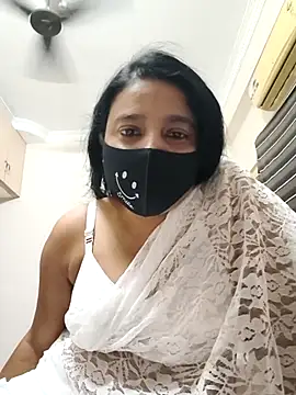 Snapshot of Charm_Queen chatting on 02/11/26, 03:34 Charm Queen online show from 02/11/26, 03:34