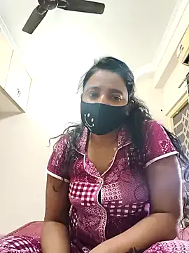 Snapshot of Charm_Queen chatting on 02/08/26, 06:00 Charm Queen online show from 02/08/26, 06:00