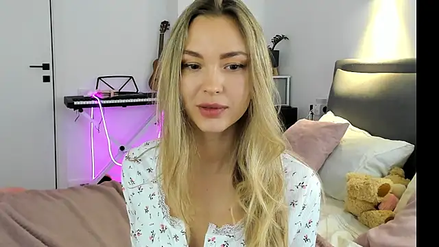 Kelly  Gray online show from 04/08/26, 07:15