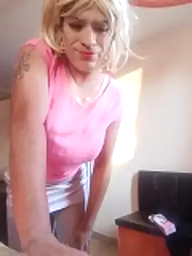 transreyna online show from 11/12/25, 11:30