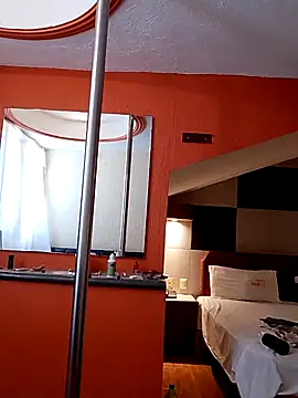 Snapshot of transreyna chatting on 03/18/25, 06:50 transreyna online show from 03/18/25, 06:50