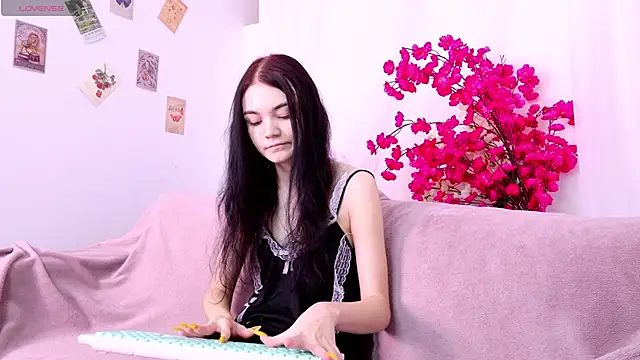 Snapshot of chatting on 10/22/25, 06:24 online show from 10/22/25, 06:24