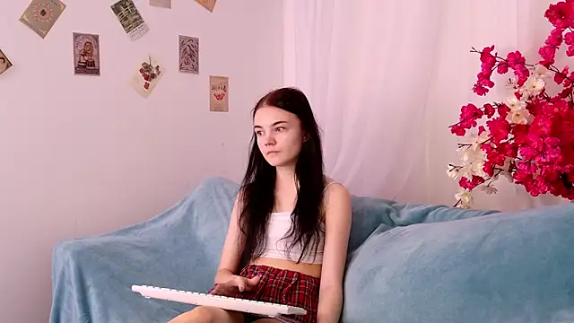 Snapshot of chatting on 11/22/25, 06:12 online show from 11/22/25, 06:12