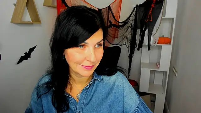 Moon Veloure1 online show from 10/30/25, 03:16