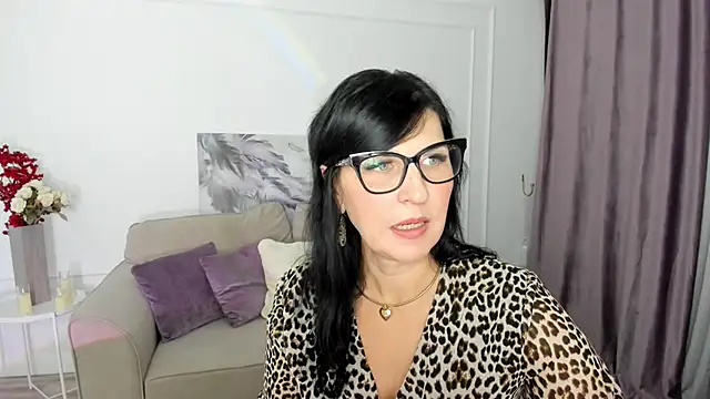 Moon Veloure1 online show from 11/18/25, 03:54