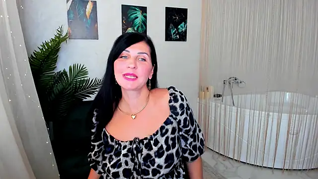 Snapshot of Moon_Veloure1 chatting on 09/29/25, 03:57 Moon Veloure1 online show from 09/29/25, 03:57