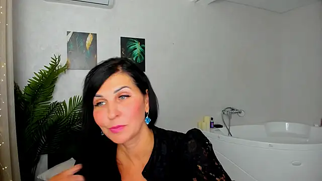 Snapshot of Moon_Veloure1 chatting on 10/06/25, 04:13 Moon Veloure1 online show from 10/06/25, 04:13