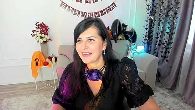 Snapshot of Moon_Veloure1 chatting on 10/13/25, 03:52 Moon Veloure1 online show from 10/13/25, 03:52