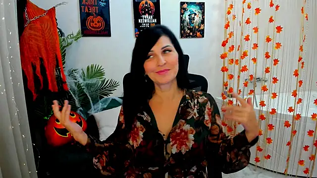 Snapshot of Moon_Veloure1 chatting on 10/10/25, 03:29 Moon Veloure1 online show from 10/10/25, 03:29